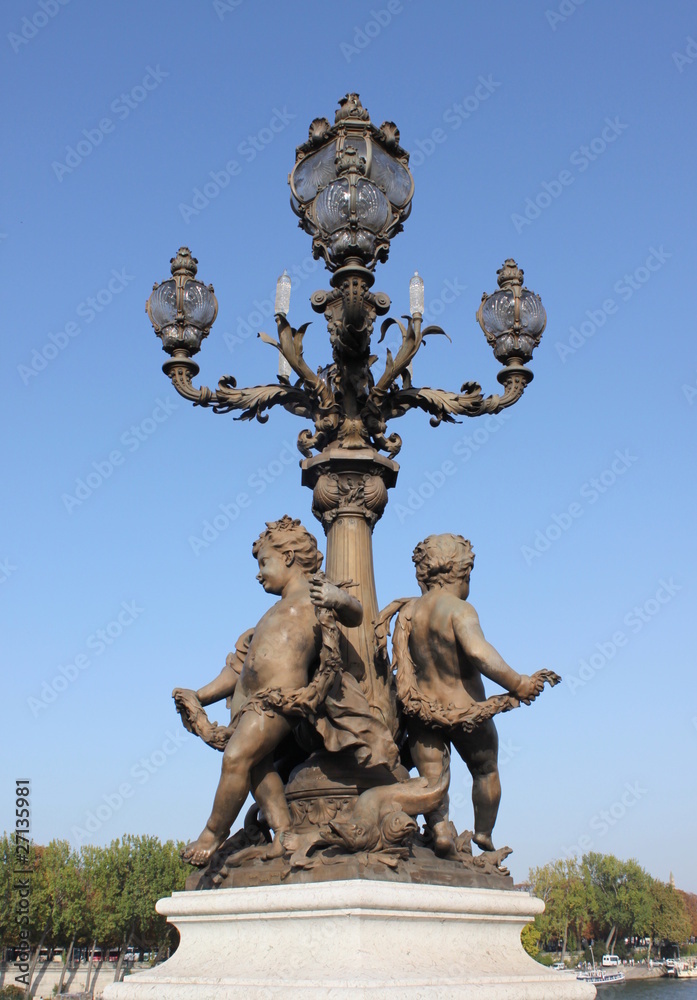 Candélabre du pont Alexandre-III à Paris