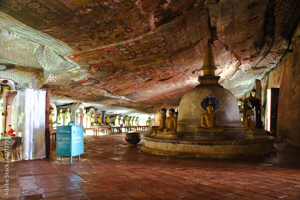 paintings in the famous rock tempel of Dambullah, Sri Lanka