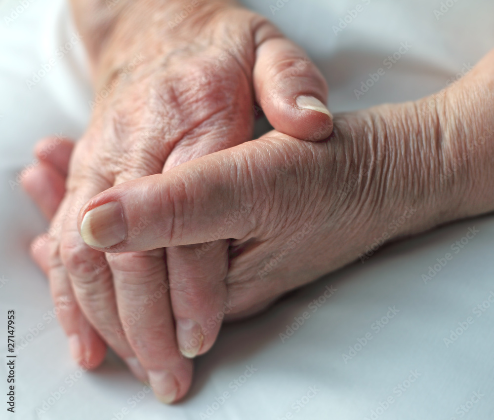 Faltige Hände StockFoto Adobe Stock