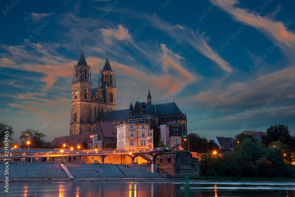 Dom bei Nacht