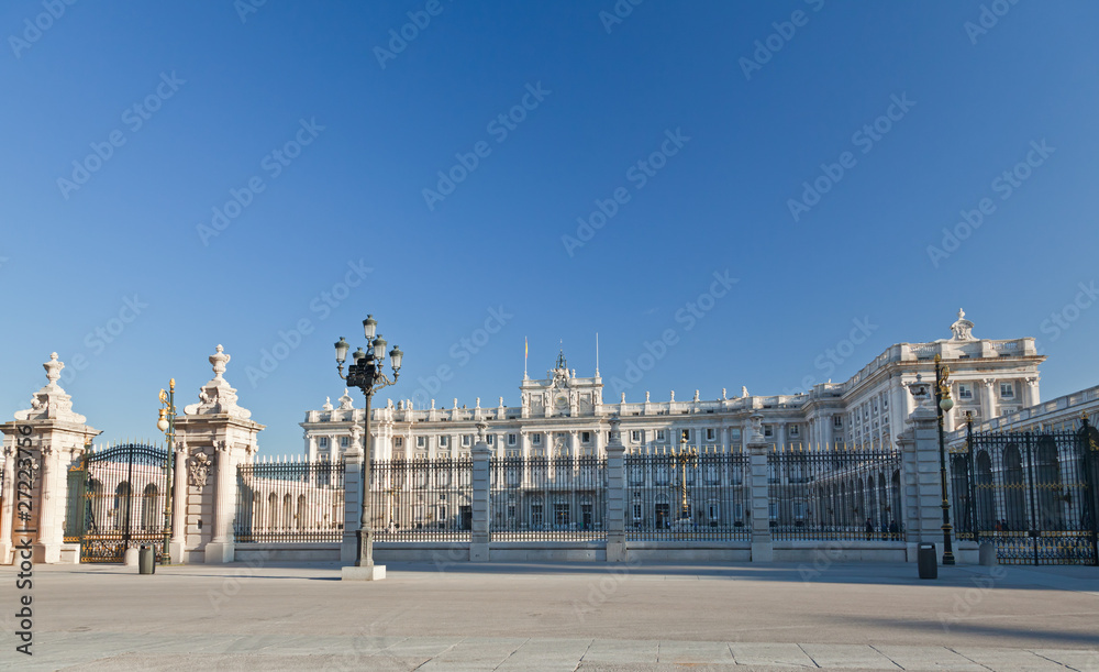 Fototapeta premium The Royal Palace in Madrid Cit