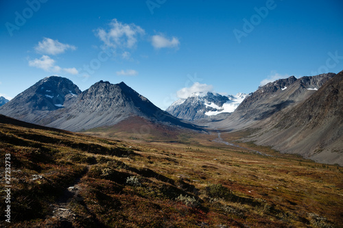 Mountain peaks © vrihu