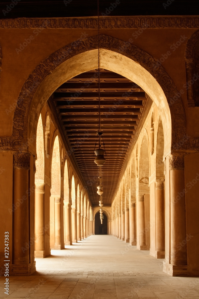 Obraz premium Arches of Mosque of Ahmad Ibn Tulun in old Cairo, Egypt