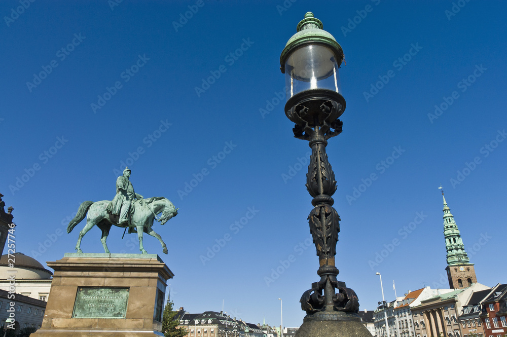 Fototapeta premium Folkets Kaerlighed statue at Copenhagen