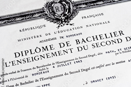 Tableau sur toile Diplôme de bachelier français, document papier du baccalauréat en France, examen