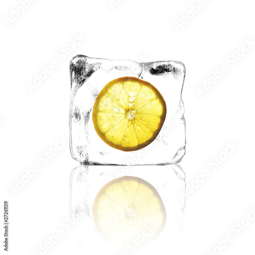 Zitrone im Eisblock