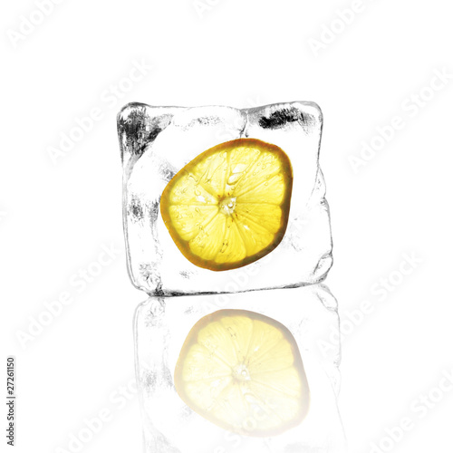 Zitrone im Eisblock