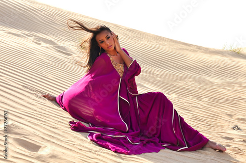 Beautiful brunette woman posing in arabic desert