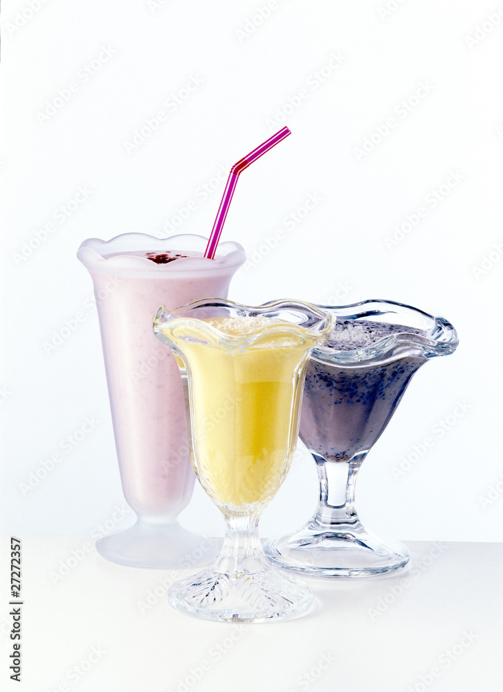 Milk-shake fraise vanille chocolat Milk-shake fraise vanille chocolat