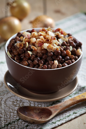 grey peas with bacon