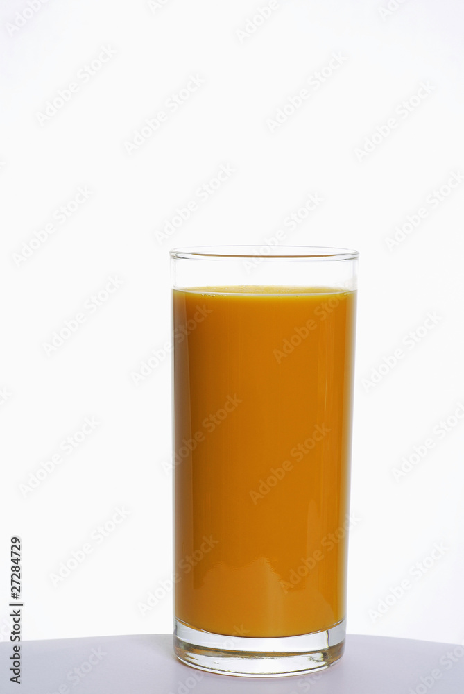 Verre de jus de carotte