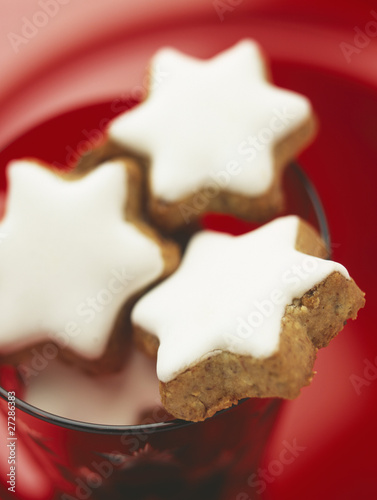 Biscuits à la cannelle en forme d'étoile photo