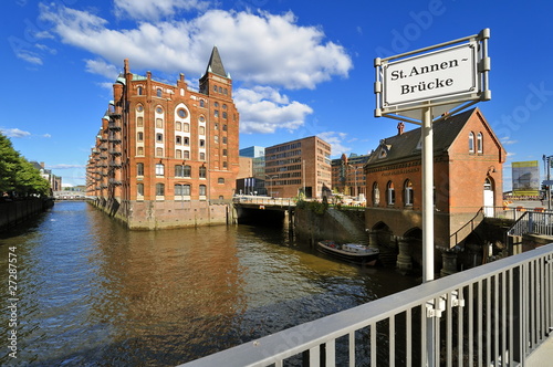 Obraz na płótnie Block V und Fleetschlösschen in der Hamburger Speicherstadt w salonie