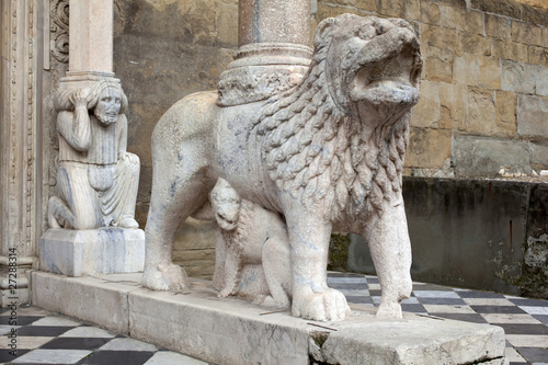 Leone stiloforo Basilica di Santa Maria Maggiore, Bergamo Alta