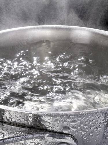 Fototapeta Naklejka Na Ścianę i Meble -  Eau bouillante