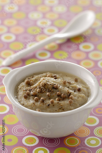 Fototapeta Naklejka Na Ścianę i Meble -  Mousse d'aubergine à la coriandre 