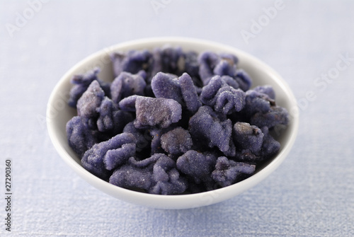 Fototapeta Naklejka Na Ścianę i Meble -  Violettes en sucre