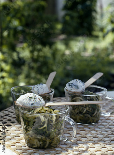 Salade de courgettes et quenelles de ricotta