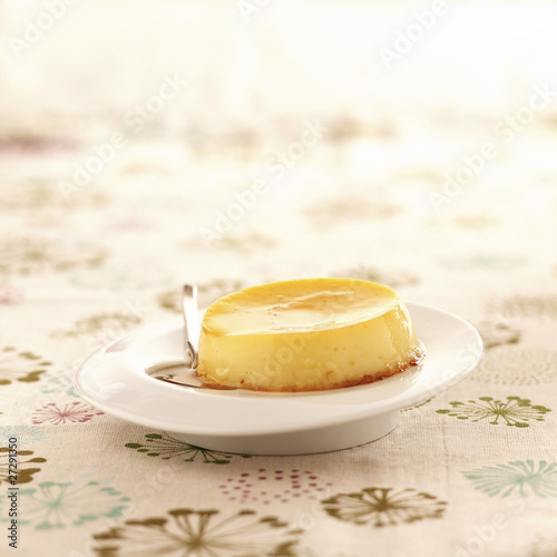 Fototapeta Naklejka Na Ścianę i Meble -  Crème renversée au caramel 