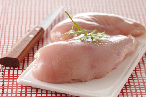 Fototapeta Naklejka Na Ścianę i Meble -  Blancs de poulet crus