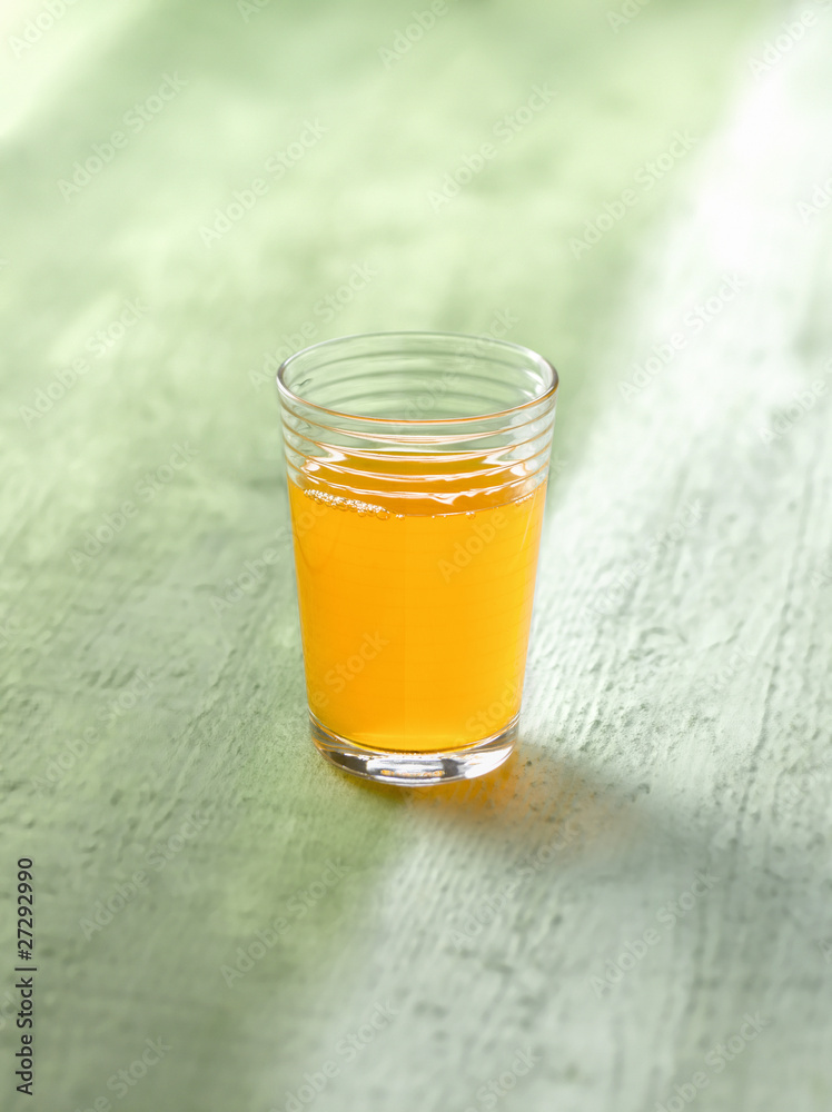 Verre de jus de légumes Verre de jus de légumes