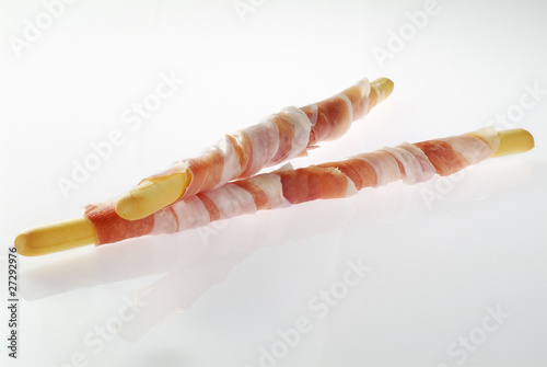 Jambon cru sur gressins photo