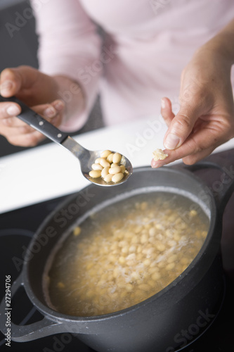 Tester la cuisson des haricots de soja 