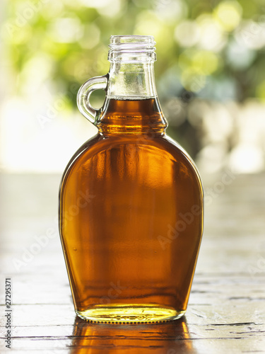 Fototapeta Naklejka Na Ścianę i Meble -  Bouteille de sirop d'érable
