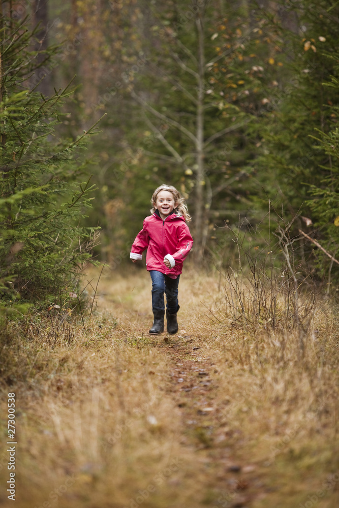 Obraz premium Little Girl running