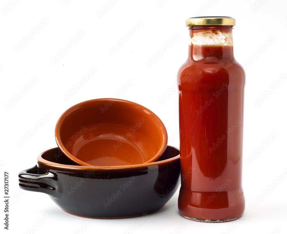Tomato sauce and terracotta pots Tomato sauce and terracotta pots