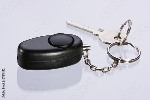 Key ring with alarm chain