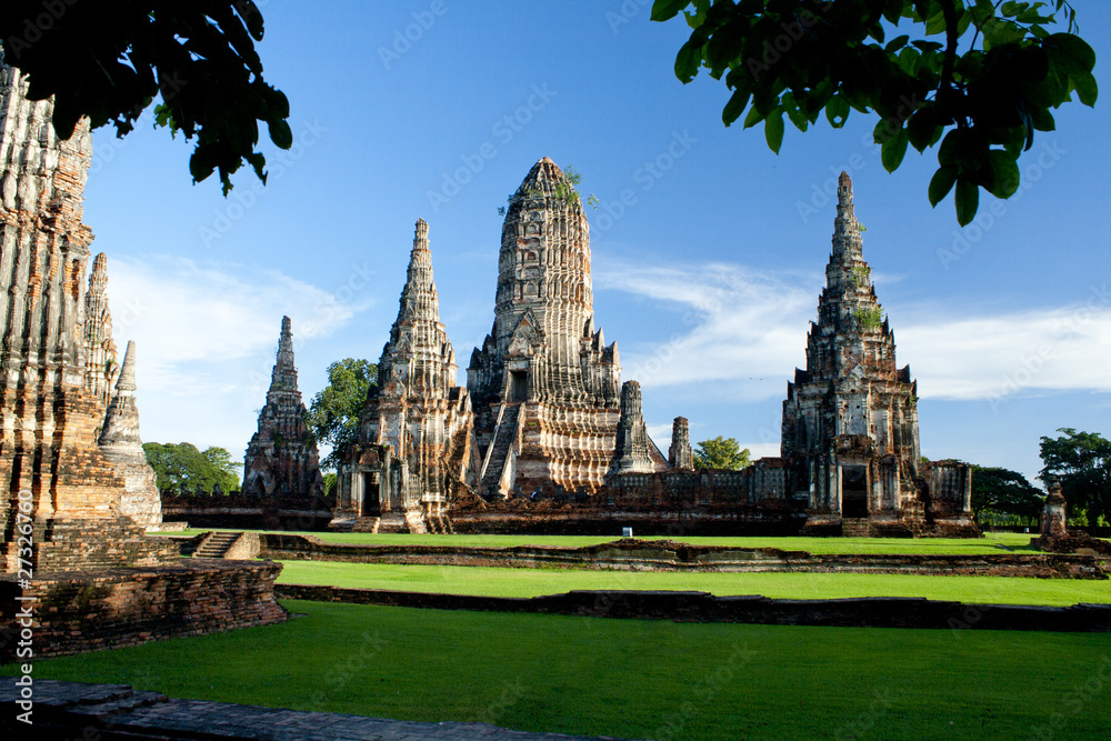 Fototapeta premium Chaiwattanaram temple in Ayutthaya Historical Park , Thailand