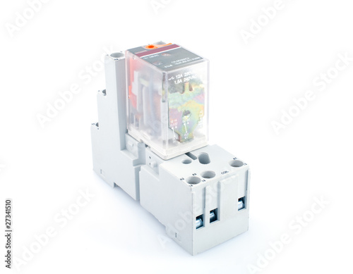 Electric switching relay
