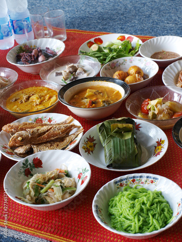 Opfergaben in Thailändischem Kloster photo