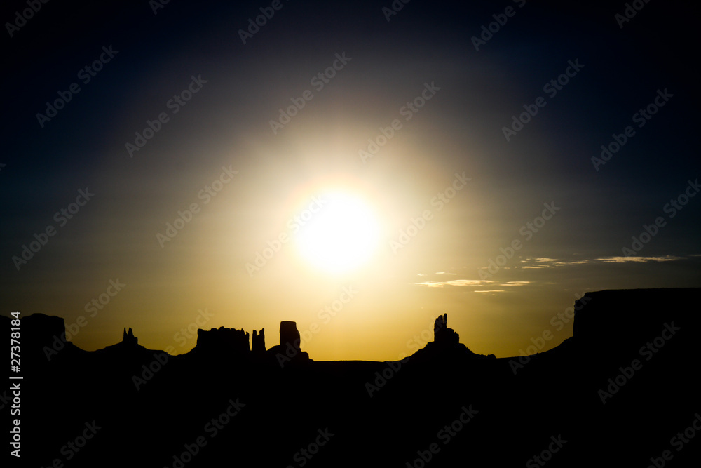 Monument Valley bei Sonnenaufgang Monument Valley bei Sonnenaufgang