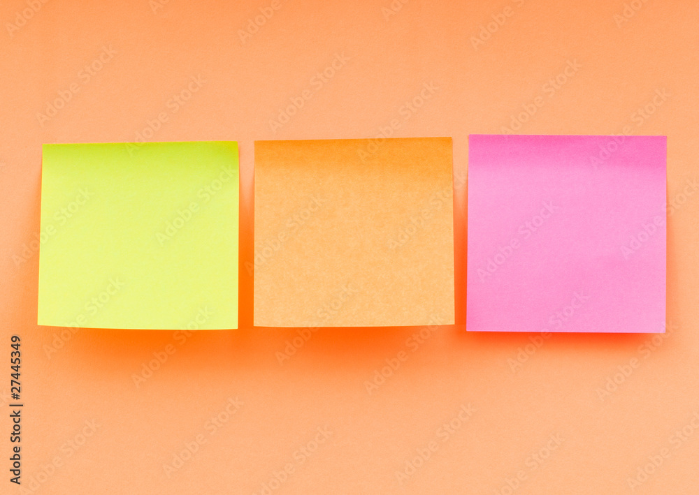 Fototapeta premium Reminder notes on the bright colorful paper