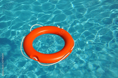 фотографія Orange lifebelt floating in blue water