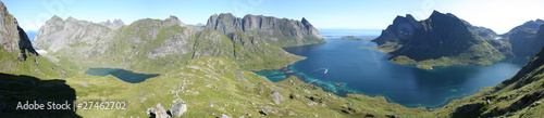 Fjord dans les îles Lofoten photo