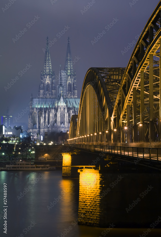 Fototapeta premium Kölner Dom und Hohenzollernbrücke