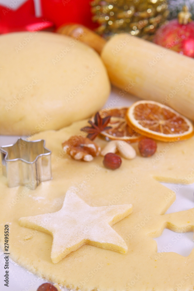 weihnachtsplätzchen werden gebacken weihnachtsplätzchen werden gebacken