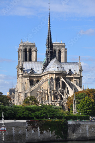 Notre Dame de Paris sur l'Ile de la Cité