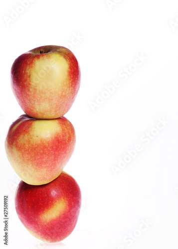 Äpfel aufgetürmt