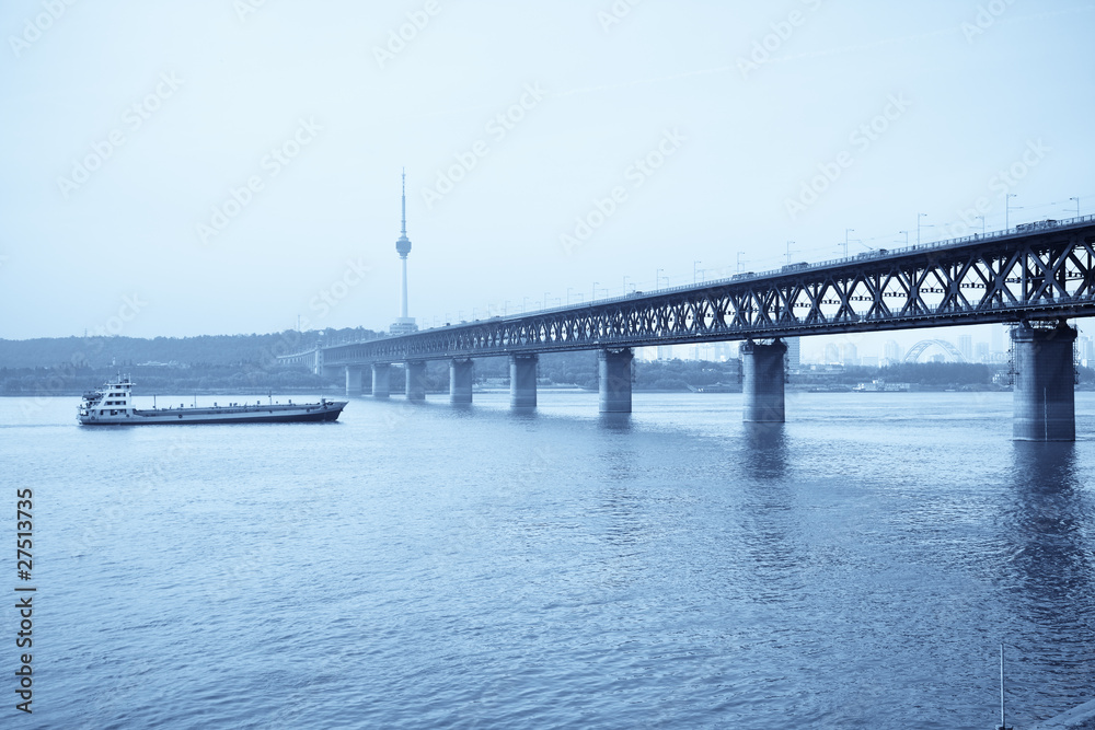 wuhan yangtze river bridge