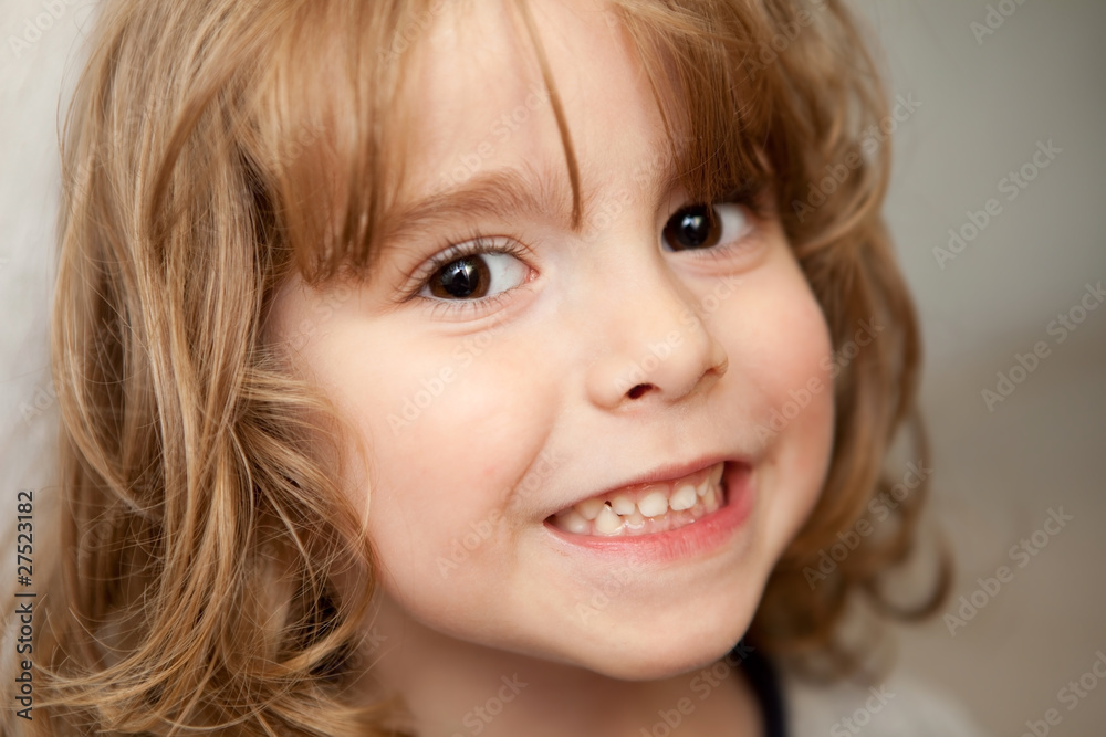 Portrait d'un enfant souriant. Portrait d'un enfant souriant.