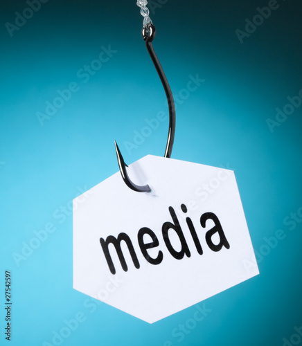 media mot média accroché à hameçon crochet