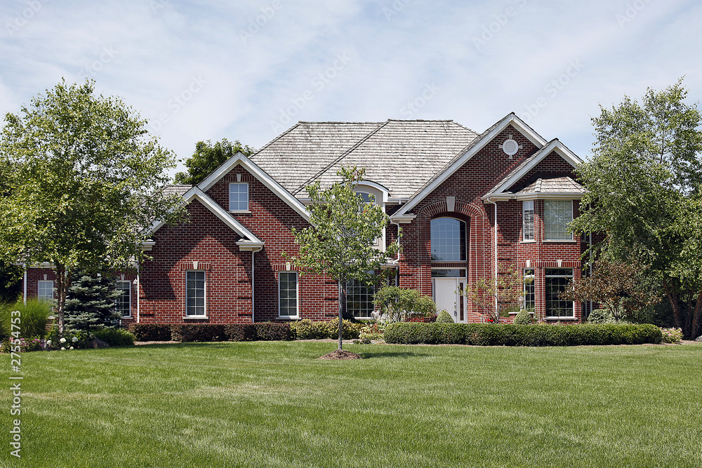 Obraz premium Large brick home in suburbs