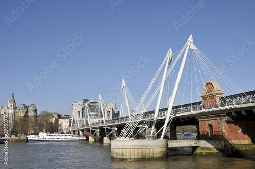 Платно River Thames at Hungerford Bridge, London
