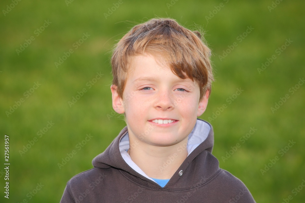 Outdoor Portrait eines freundlichen Jungens Outdoor Portrait eines freundlichen Jungens