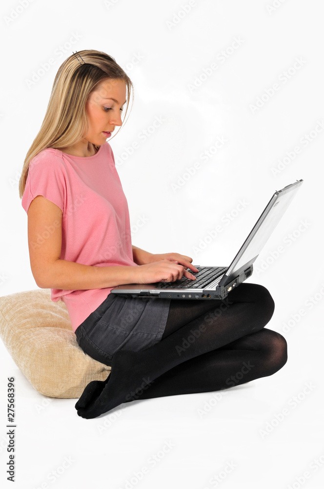 Frau mit Computer Frau mit Computer