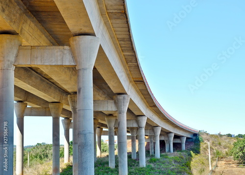 Autobahnbrücke in Portugal © MixMotive